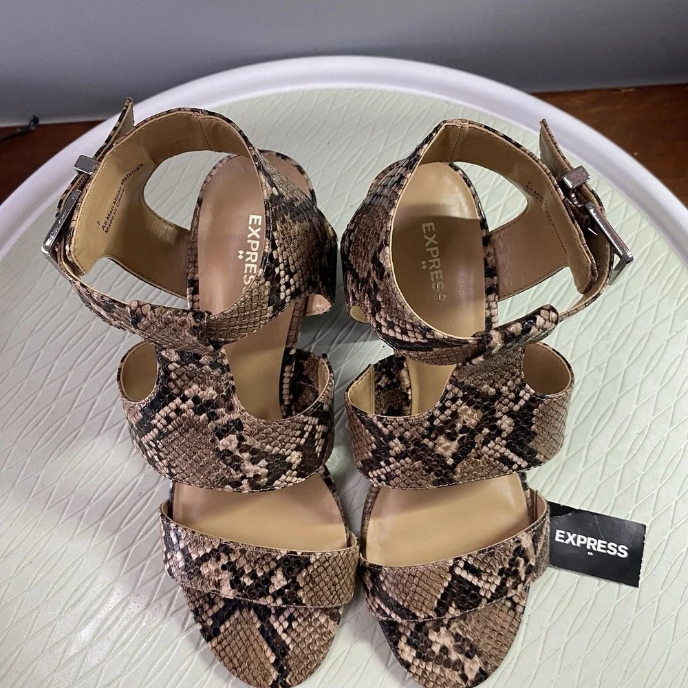 Express‎ Women's Brown Ankle Strap Block Heel Faux Snake Skin Sandals Sz.7 NWT